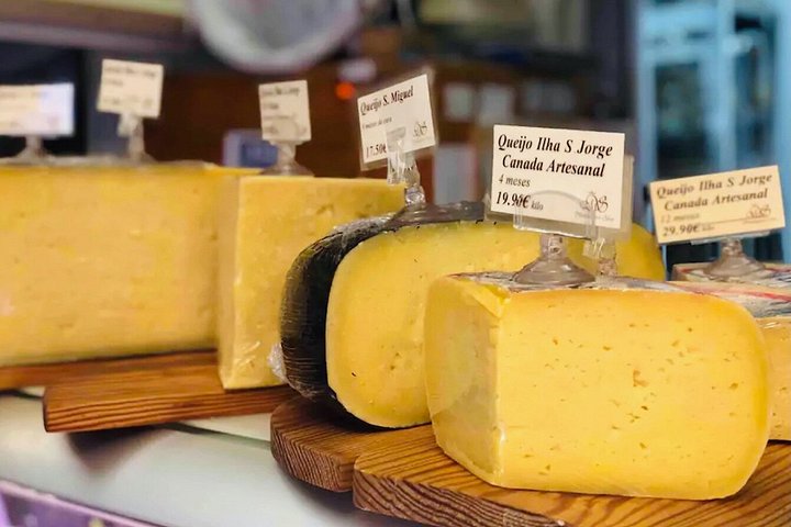 Culinary and cultural exploration of Lisbon's historic neighborhoods, featuring local foods and drinks, photo 7 | wizardtrip