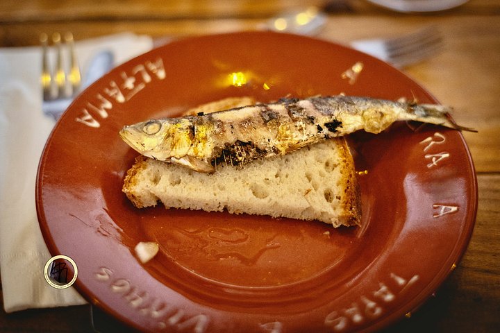 Culinary and cultural exploration of Lisbon's historic neighborhoods, featuring local foods and drinks, photo 14 | wizardtrip