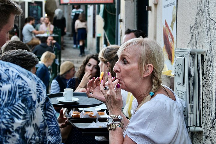 Culinary and cultural exploration of Lisbon's historic neighborhoods, featuring local foods and drinks, photo 25 | wizardtrip
