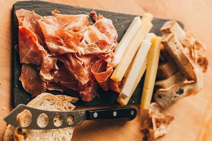 Culinary and cultural exploration of Lisbon's historic neighborhoods, featuring local foods and drinks, photo 26 | wizardtrip