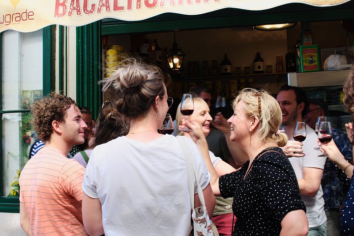Culinary and cultural exploration of Lisbon's historic neighborhoods, featuring local foods and drinks, photo 27 | wizardtrip