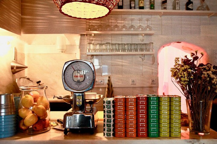 Culinary and cultural exploration of Lisbon's historic neighborhoods, featuring local foods and drinks, photo 34 | wizardtrip
