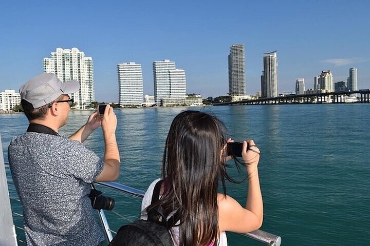 Sightseeing-Bootstour auf der Biscayne Bay, Miami, mit Skyline und Promi-Häusern, Foto 9 | wizardtrip