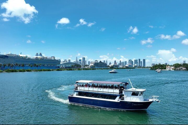 Sightseeing-Bootstour auf der Biscayne Bay, Miami, mit Skyline und Promi-Häusern, Foto 10 | wizardtrip