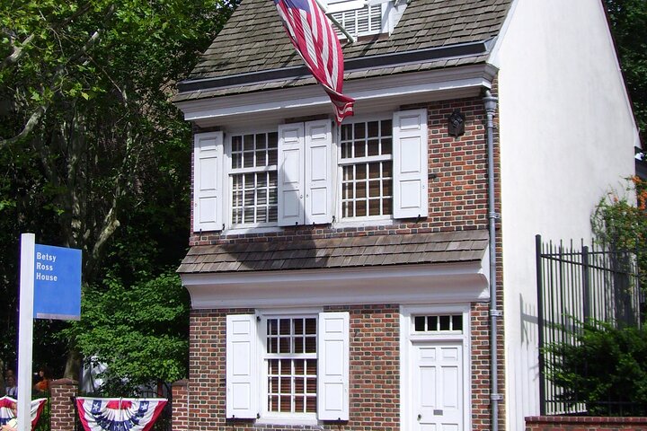 A guided walking tour through historic Philadelphia, showcasing key American Revolution sites and landmarks, photo 6 | wizardtrip