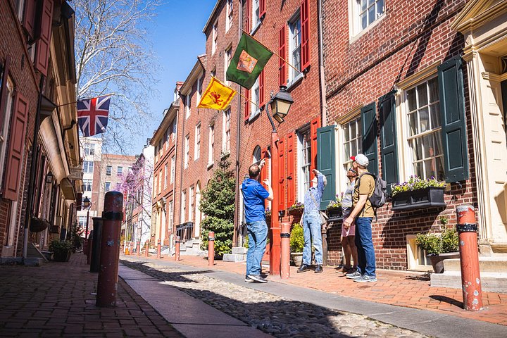 A guided walking tour through historic Philadelphia, showcasing key American Revolution sites and landmarks, photo 10 | wizardtrip