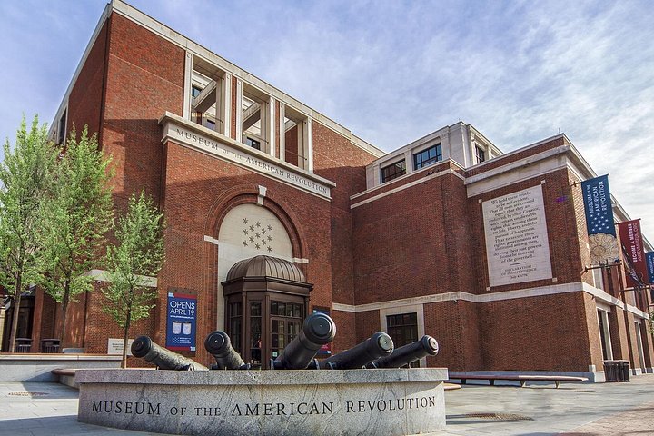A guided walking tour through historic Philadelphia, showcasing key American Revolution sites and landmarks, photo 12 | wizardtrip