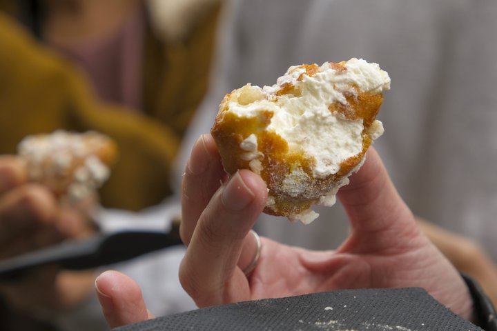 Montmartre food tour in Paris with wine and pastries, photo 8 | wizardtrip