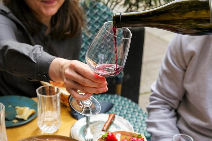 Montmartre food tour in Paris with wine and pastries, photo 11 | wizardtrip