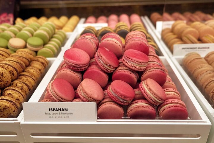 Montmartre food tour in Paris with wine and pastries, photo 13 | wizardtrip