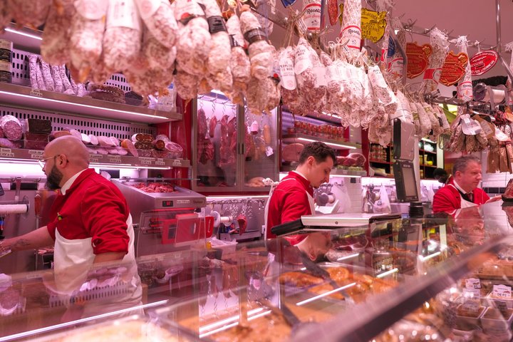 Montmartre food tour in Paris with wine and pastries, photo 16 | wizardtrip