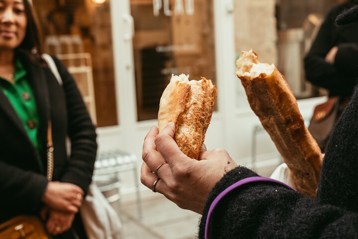 A delightful morning food tour in Paris featuring croissants, baguettes, cheese, and chocolate tasting, photo 6 | wizardtrip