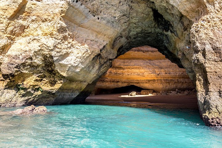 Tour in barca alla scoperta delle grotte marine di Benagil e della costa dell'Algarve vicino a Portimão, foto 6 | wizardtrip