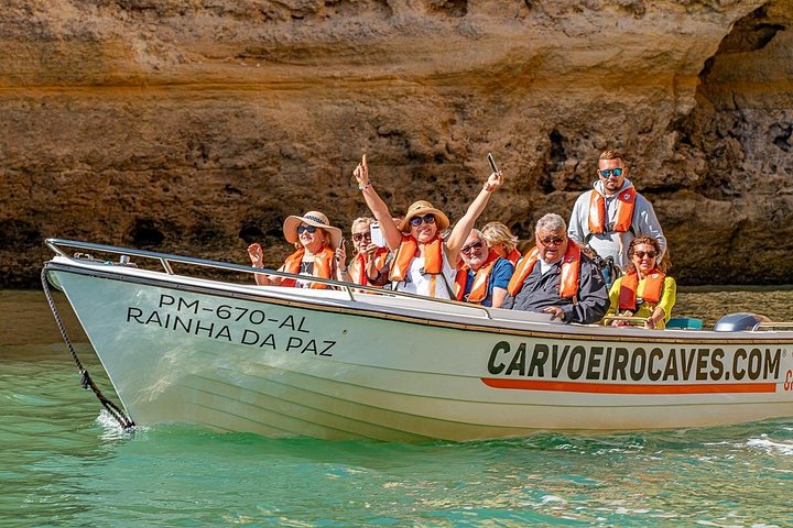Tour in barca alla scoperta delle grotte marine di Benagil e della costa dell'Algarve vicino a Portimão, foto 7 | wizardtrip