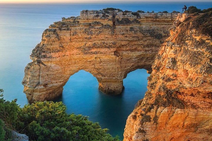 Tour in barca alla scoperta delle grotte marine di Benagil e della costa dell'Algarve vicino a Portimão, foto 8 | wizardtrip