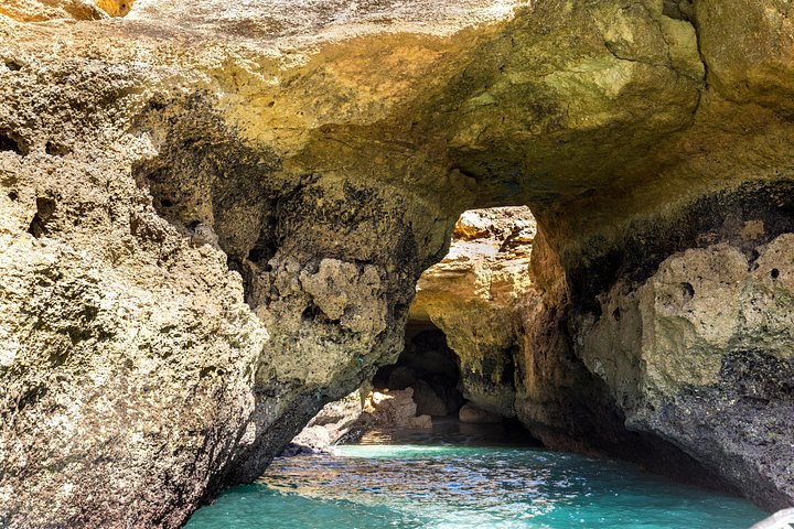 Tour in barca alla scoperta delle grotte marine di Benagil e della costa dell'Algarve vicino a Portimão, foto 12 | wizardtrip