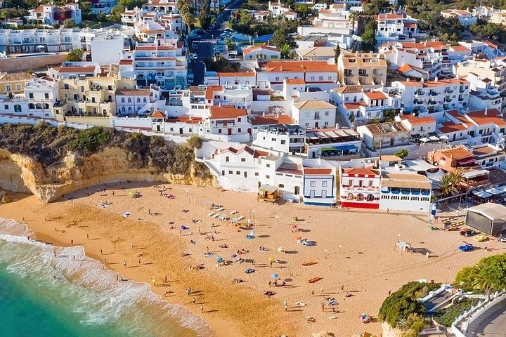 Tour in barca alla scoperta delle grotte marine di Benagil e della costa dell'Algarve vicino a Portimão, foto 16 | wizardtrip