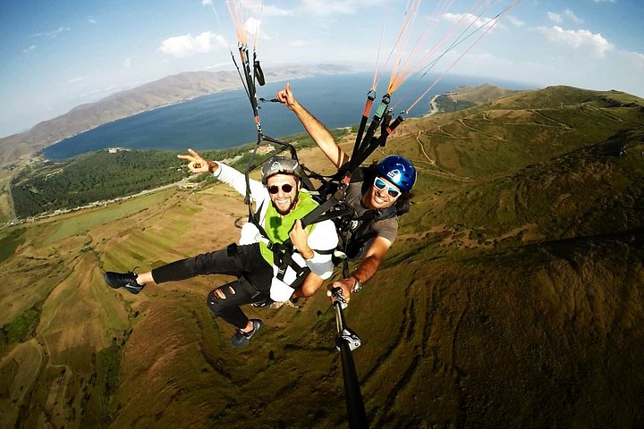 Vuelo en parapente tándem sobre paisajes armenios, ofreciendo vistas impresionantes, foto 8 | wizardtrip