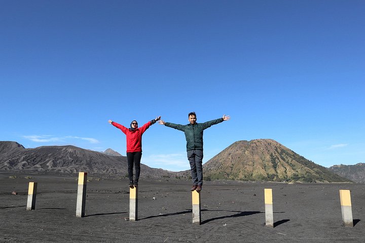 Experimenta el impresionante amanecer y los paisajes volcánicos del Monte Bromo en una excursión de día completo desde Malang, Indonesia, foto 8 | wizardtrip