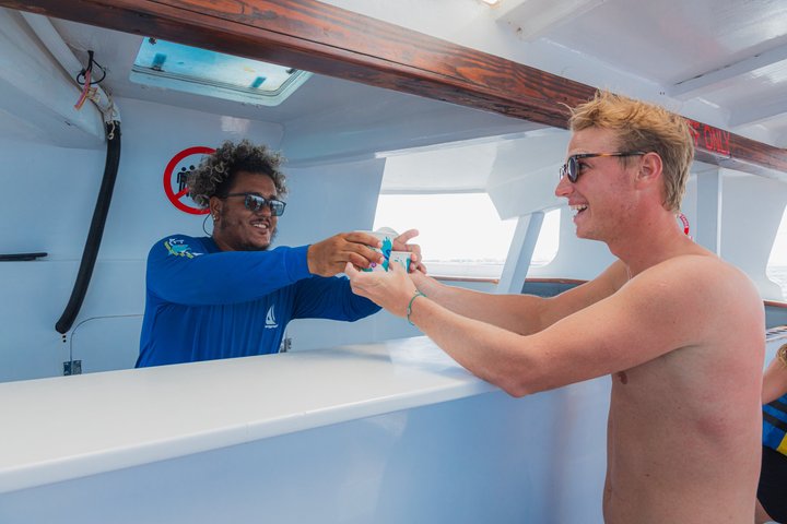 Catamaran zeil- en snorkelavontuur op Aruba met stops bij scheepswrakken en koraalriffen, foto 11 | wizardtrip