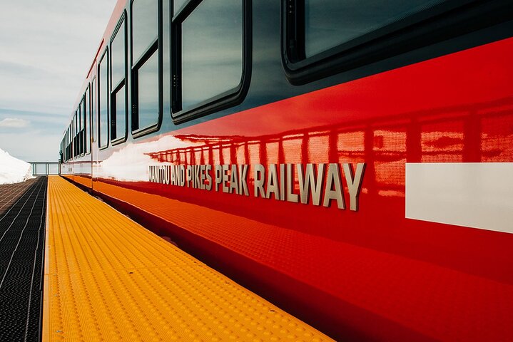 Pikes Peak COG Railway & Garden of the Gods Tour | wizardtrip