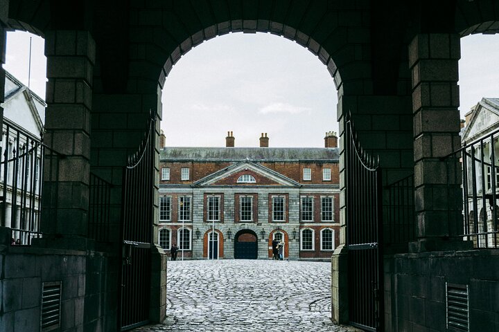 Visite guidée du Livre de Kells, du château de Dublin et de la statue de Molly Malone, photo 20 | wizardtrip