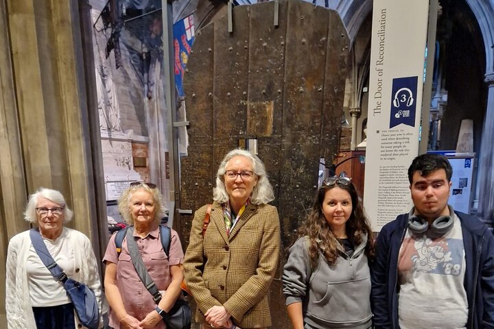 Begeleide rondleiding door historische bezienswaardigheden van Dublin, waaronder St. Patrick's Cathedral, Book of Kells en Dublin Castle, foto 8 | wizardtrip