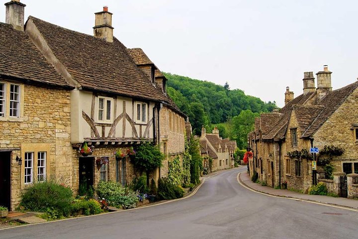 Small group tour from London to the Cotswolds, Stonehenge, and Bath, featuring historical sites and scenic villages, photo 9 | wizardtrip
