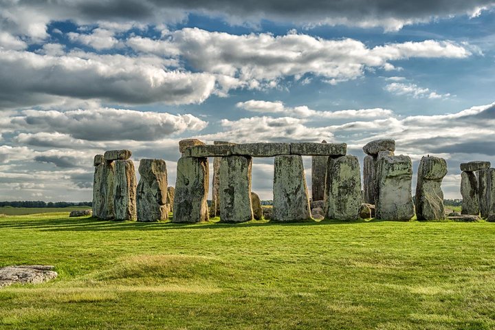 Small group tour from London to the Cotswolds, Stonehenge, and Bath, featuring historical sites and scenic villages, photo 10 | wizardtrip