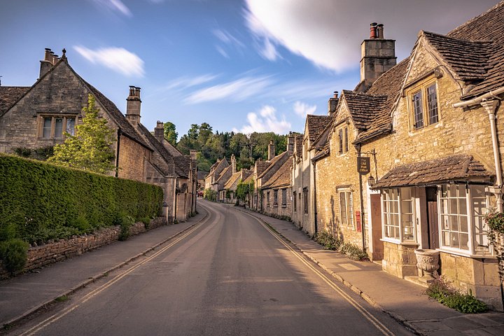 Small group tour from London to the Cotswolds, Stonehenge, and Bath, featuring historical sites and scenic villages, photo 17 | wizardtrip