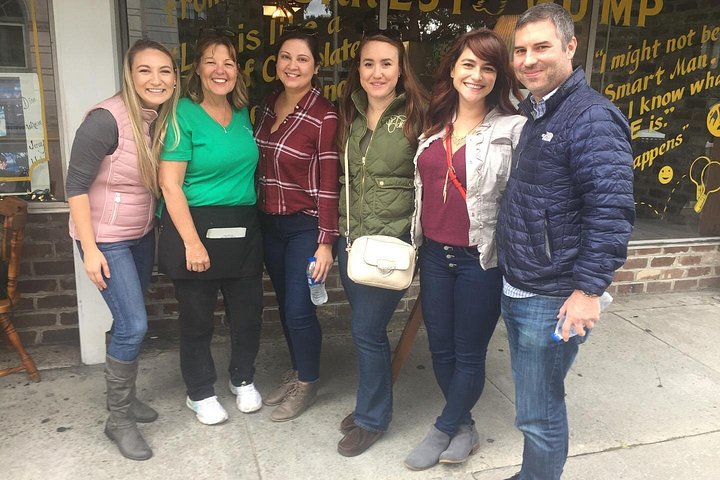 Un tour guiado a pie de comida e historia por las plazas históricas y River Street de Savannah, foto 17 | wizardtrip