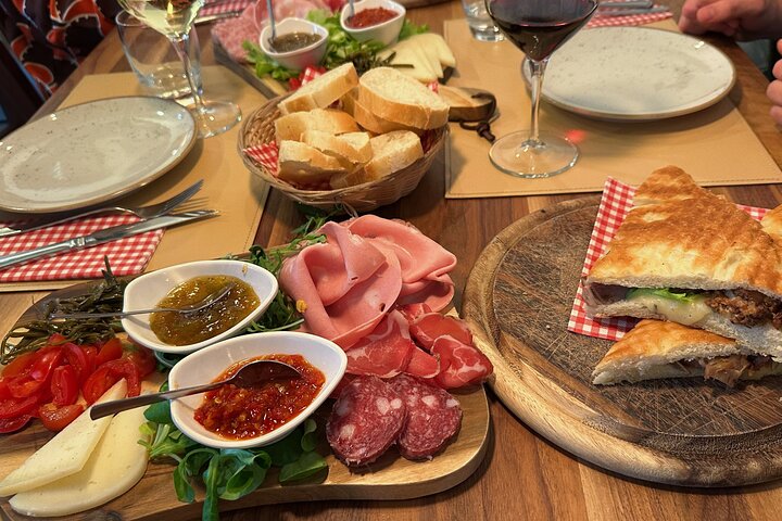 Oplev Milanos autentiske street food med lokale guider, og smag traditionelle retter i historiske kvarterer, foto 11 | wizardtrip