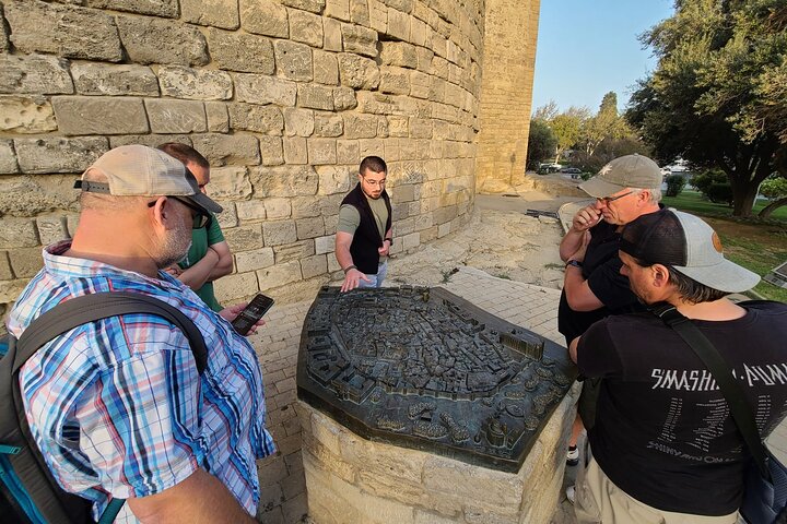 Alt und Modernes Baku Tour (Tag & Nacht) | wizardtrip