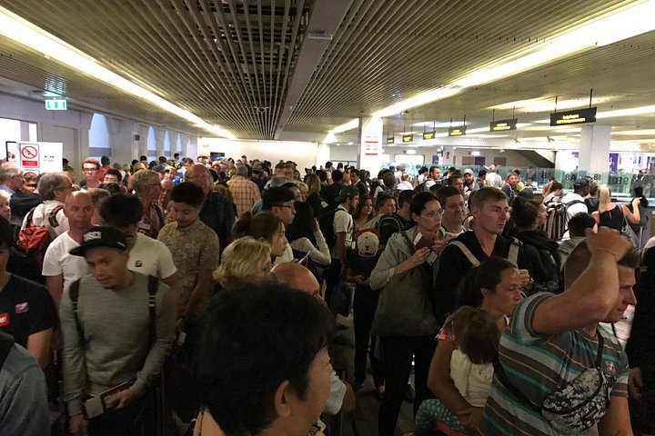 VIP fast-track immigratieservice op Phuket Airport met een persoonlijke gids, foto 8 | wizardtrip