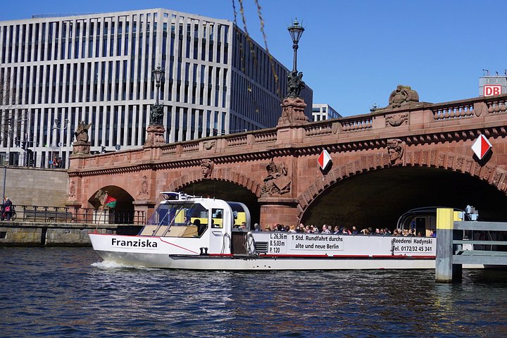 Une croisière panoramique d'une heure sur la Spree à Berlin, en Allemagne, présentant des monuments historiques et modernes, photo 6 | wizardtrip
