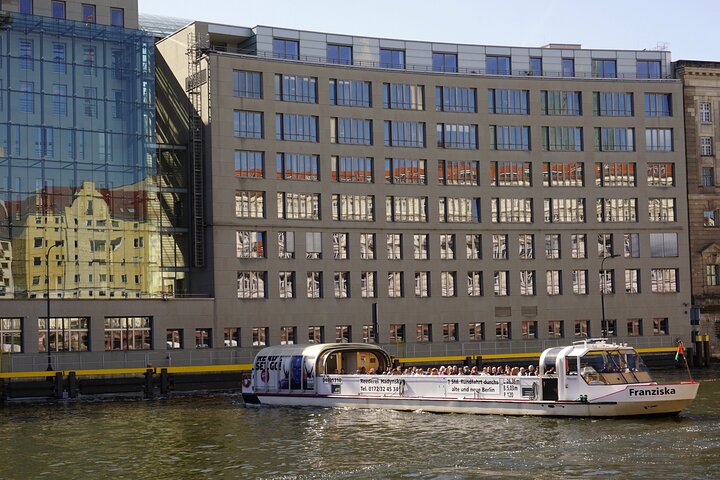 Une croisière panoramique d'une heure sur la Spree à Berlin, en Allemagne, présentant des monuments historiques et modernes, photo 7 | wizardtrip