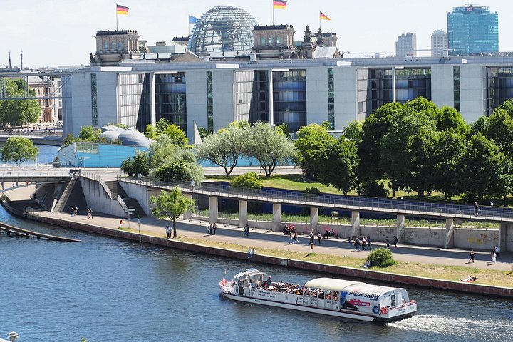 Une croisière panoramique d'une heure sur la Spree à Berlin, en Allemagne, présentant des monuments historiques et modernes, photo 8 | wizardtrip