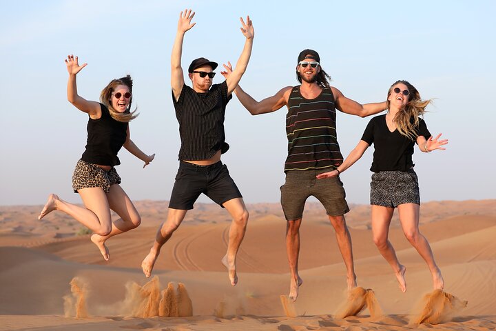Experimente um emocionante safari no deserto em Dubai com dune bashing, passeios de camelo e jantar de churrasco no Al Khayma Camp, foto 6 | wizardtrip