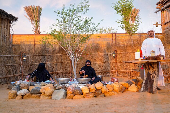 Experimente um emocionante safari no deserto em Dubai com dune bashing, passeios de camelo e jantar de churrasco no Al Khayma Camp, foto 11 | wizardtrip
