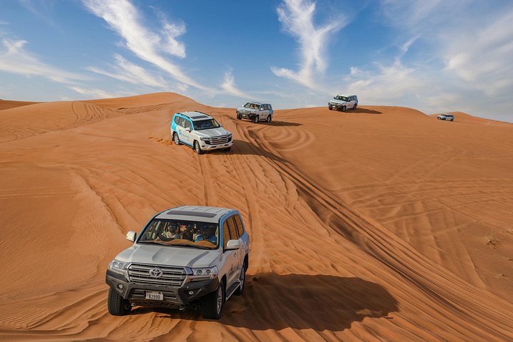 Experimente um emocionante safari no deserto em Dubai com dune bashing, passeios de camelo e jantar de churrasco no Al Khayma Camp, foto 12 | wizardtrip