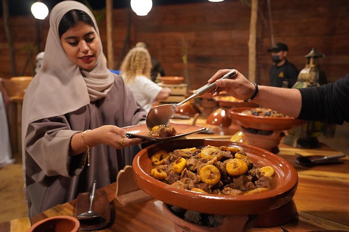 Experimente um emocionante safari no deserto em Dubai com dune bashing, passeios de camelo e jantar de churrasco no Al Khayma Camp, foto 16 | wizardtrip