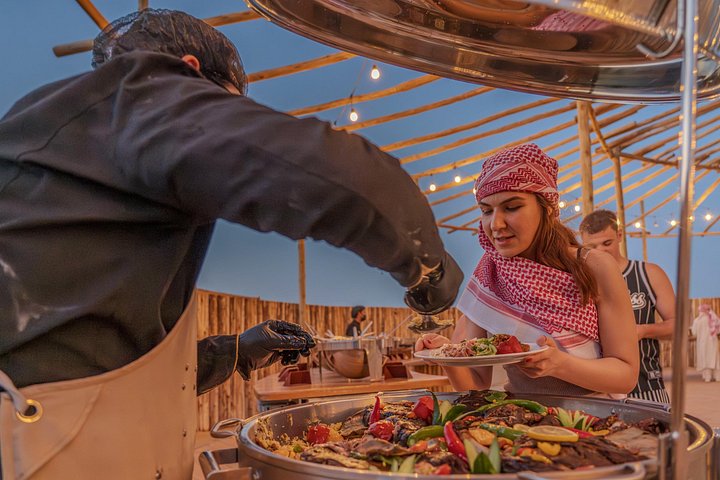 Experimente um emocionante safari no deserto em Dubai com dune bashing, passeios de camelo e jantar de churrasco no Al Khayma Camp, foto 28 | wizardtrip