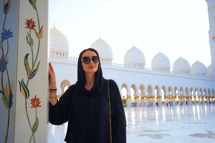 Sheikh Zayed Grand Mosque Guided Tour from Dubai | wizardtrip