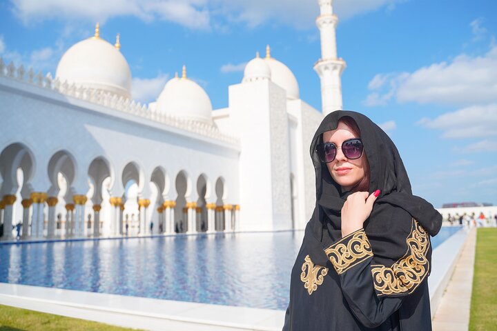 Guidet tur til Sheikh Zayed Grand Mosque i Abu Dhabi fra Dubai, der viser islamisk arkitektur og kunst, foto 8 | wizardtrip