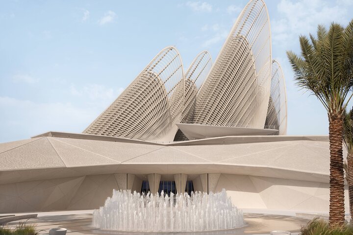 Guidet tur til Sheikh Zayed Grand Mosque i Abu Dhabi fra Dubai, der viser islamisk arkitektur og kunst, foto 12 | wizardtrip