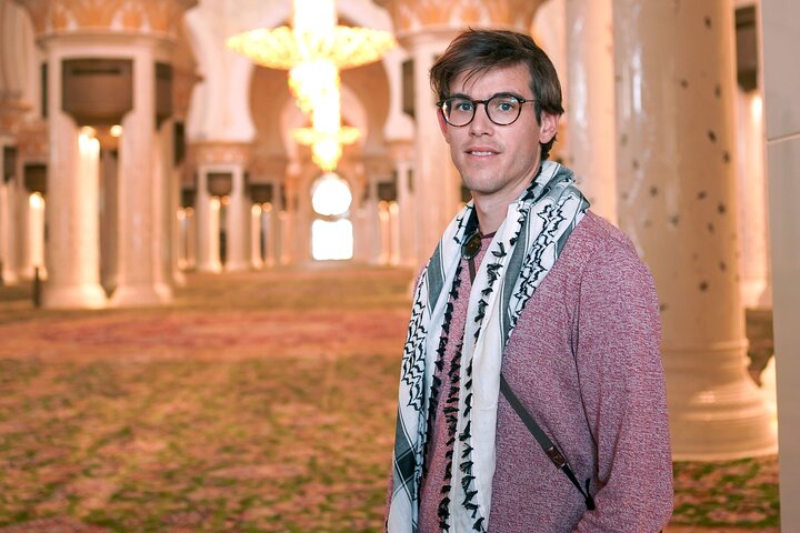 Guidet tur til Sheikh Zayed Grand Mosque i Abu Dhabi fra Dubai, der viser islamisk arkitektur og kunst, foto 14 | wizardtrip