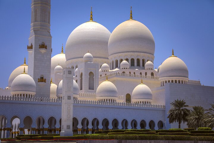 Guidet tur til Sheikh Zayed Grand Mosque i Abu Dhabi fra Dubai, der viser islamisk arkitektur og kunst, foto 15 | wizardtrip