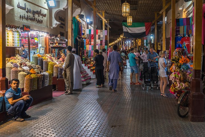 Explora la mezcla de lo antiguo y lo nuevo de Dubái, desde la Mezquita Azul hasta los zocos, en un tour guiado por la ciudad, foto 9 | wizardtrip