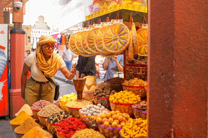 Explora la mezcla de lo antiguo y lo nuevo de Dubái, desde la Mezquita Azul hasta los zocos, en un tour guiado por la ciudad, foto 14 | wizardtrip