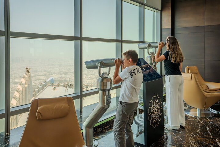 Tour di un'intera giornata da Dubai ad Abu Dhabi, visita alla Grande Moschea, Palazzo Reale e Etihad Towers, foto 6 | wizardtrip
